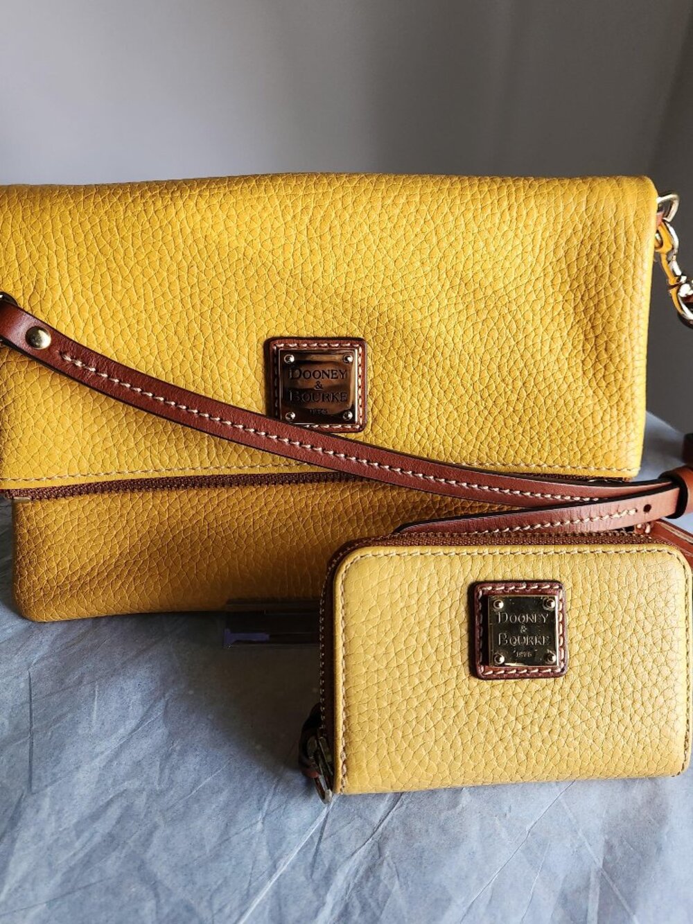 Dooney & Bourke Dandelion Pebble Leather Foldover Crossbody w/Wallet EUC
